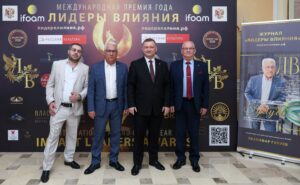 Продукт года «ifoam». Газанфар Гулуев, ген. директор ООО «Система» и партнеры премии.