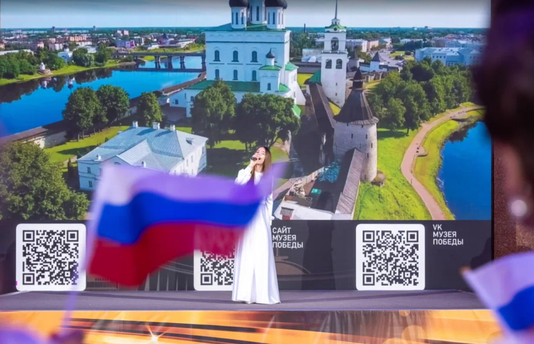 Тысячи человек посетили Музей Победы в День флага